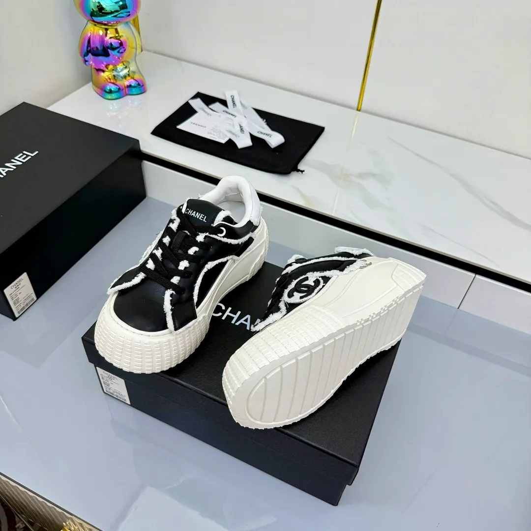 👟👟Ex-factory price 640👟👟 Chanel bread shoes ~ original calfskin panda shoes Chanel 25C latest hot style panda black and white sports shoes casual sneakers Xiaoxiang hot item classic black and white panda color coco girls must pay Fabric: original custom mixed sheepskin lining: original imported breathable mesh lining outsole: Original molded rubber + TPU combination Size: Women's 35-41 Buy now👉